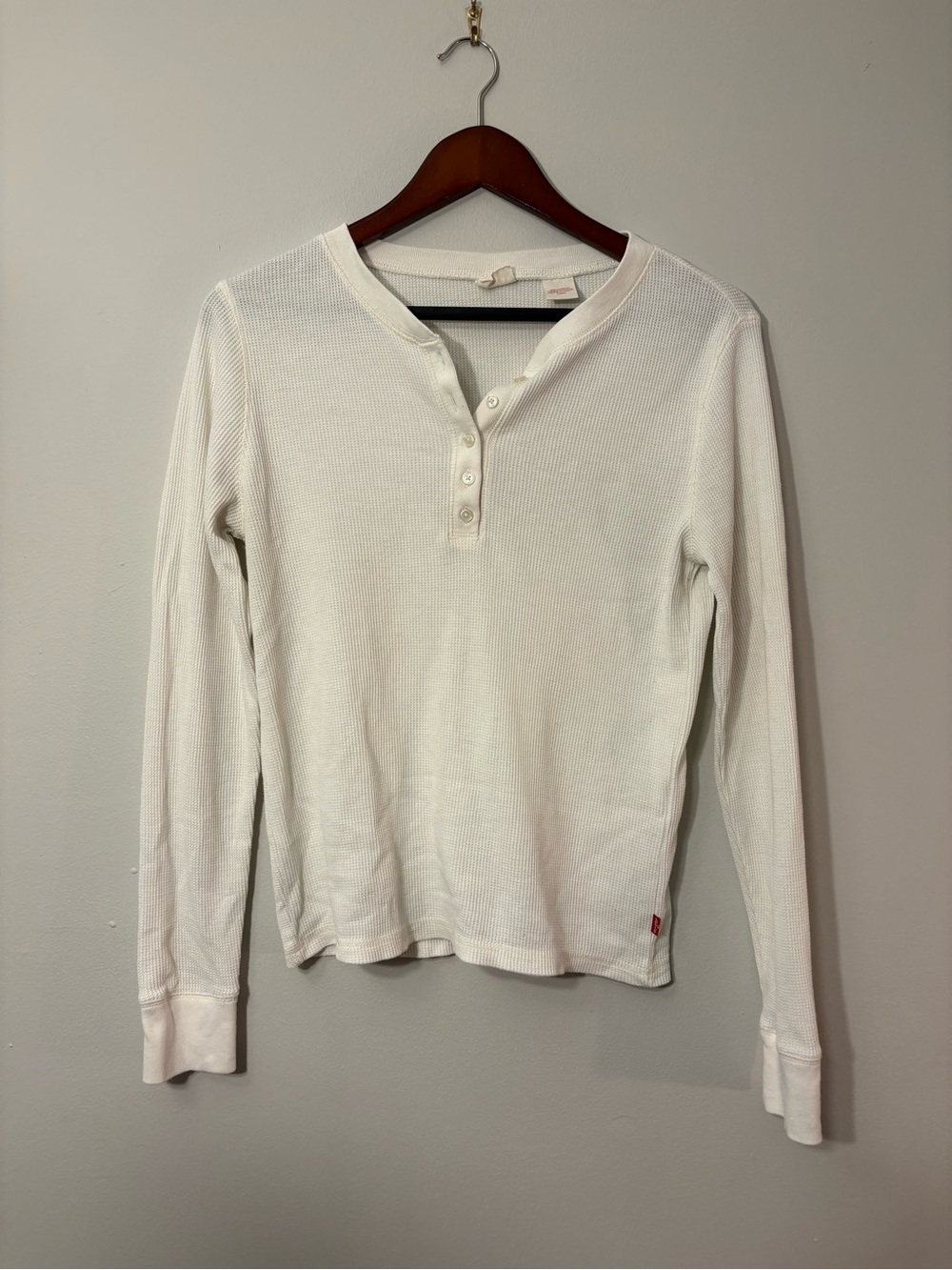 Levi's Waffle Knit Henley Long Sleeve Top — White — Size M 🤍